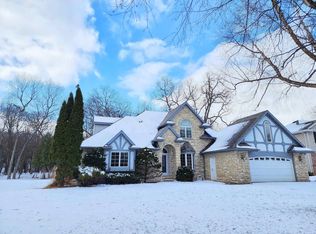 1042 Timber Run Dr, Neenah, WI 54956