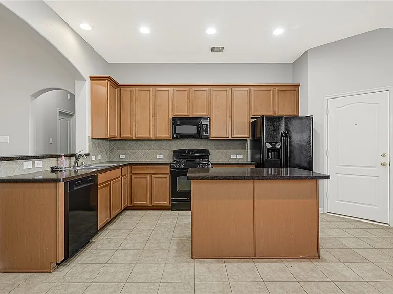 17255 Lafayette Hollow Ln — Photo 4