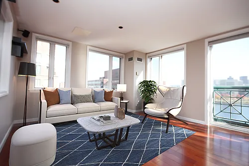 10 Rogers St Photo 1