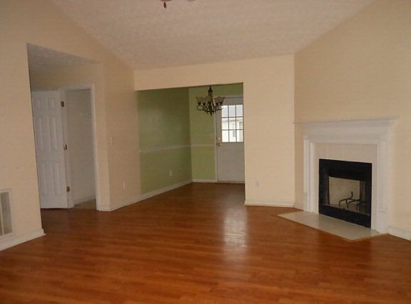 2nd image of 118 Shelby Ct #137