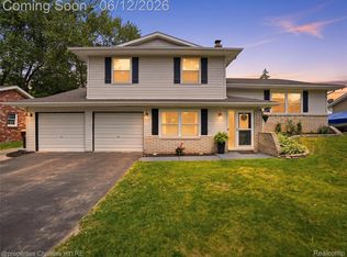 10378 Barbara St, Pinckney, MI 48169