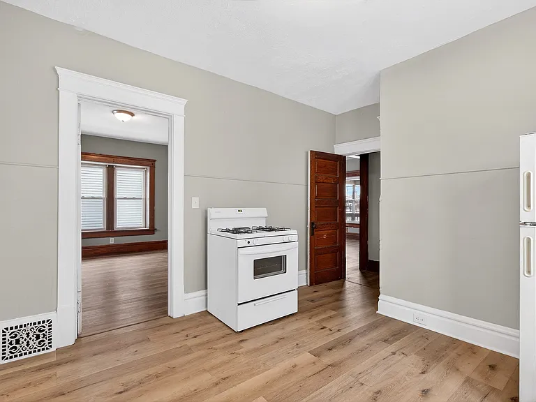 458 Kling St — Photo 6