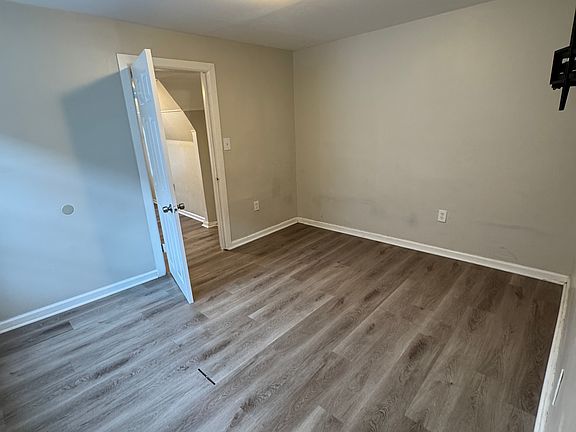 3rd image of 222 S 10th St Floor 3