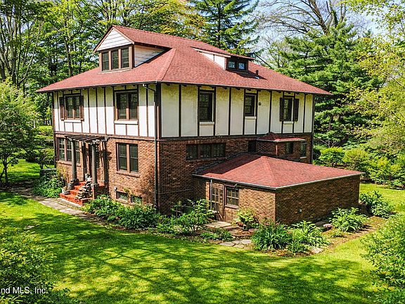 2nd image of 231 Douglas Rd