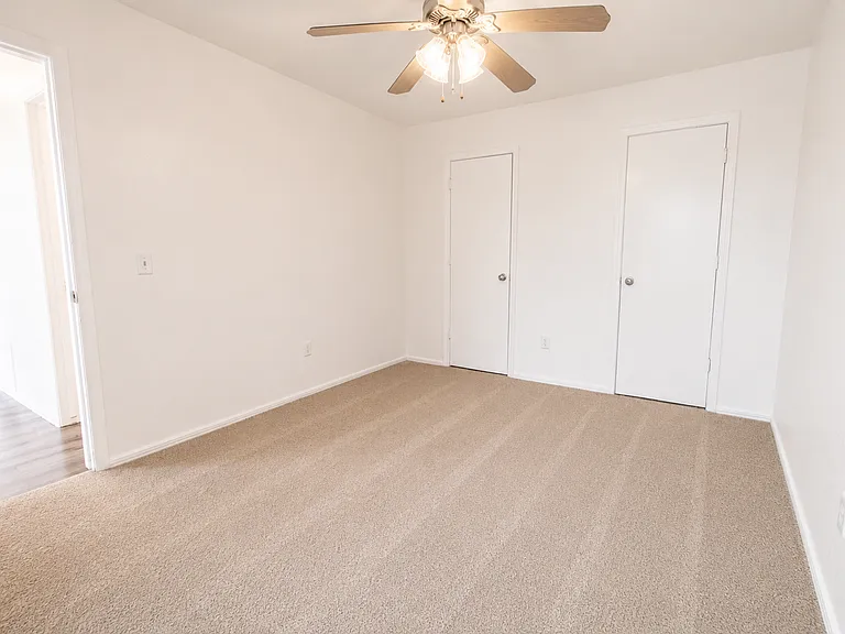 Cape Cod Apartments — Photo 33