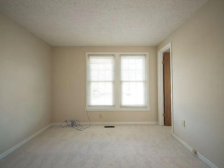 202 Lily Ct — Photo 8