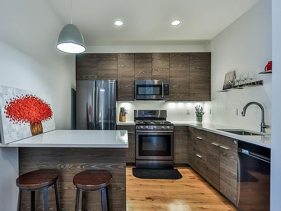 2nd image of 800 PARK Avenue #206
