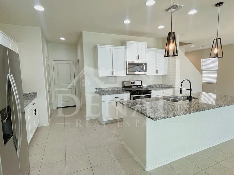 866 E Artesia Pl — Photo 9