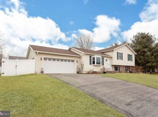 7 Valley Run Cir, Hanover, PA 17331
