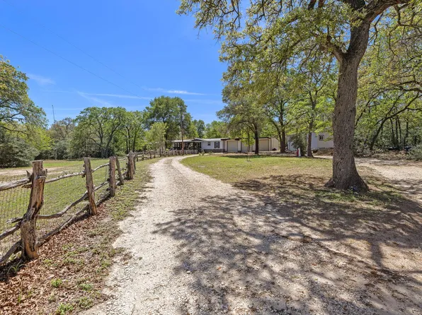 541 Hidden Oaks Dr, Elgin, TX 78621