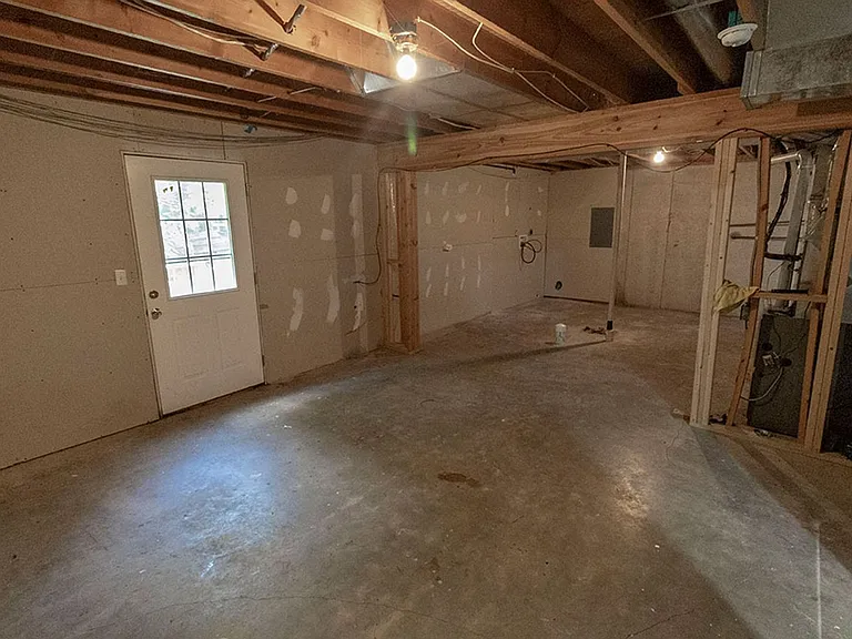 5318 Godas Cir — Photo 32