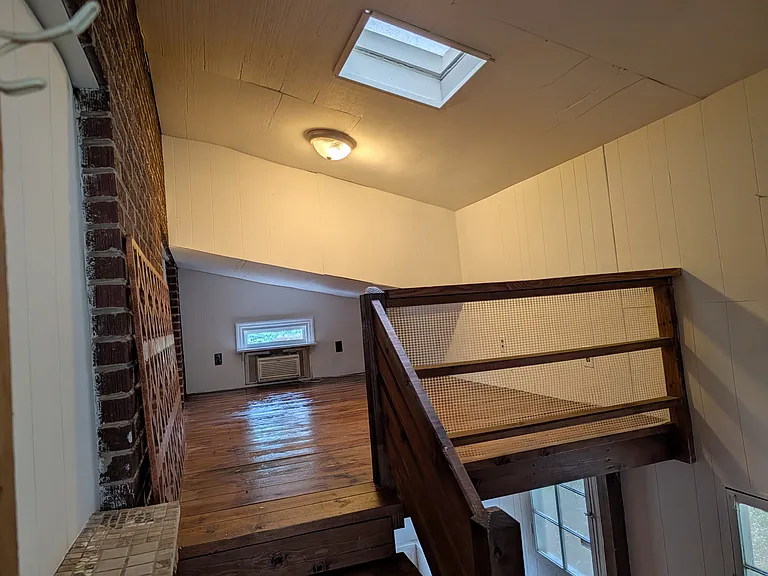 1215 Clarendon St — Photo 30