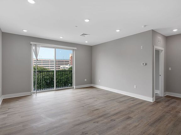 3rd image of 105 Morris St #402