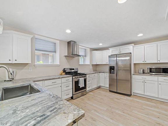5th image of 12966 Clifton Blvd #100