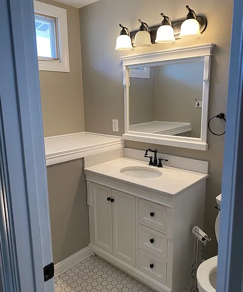 1827 Sussex Ct — Photo 3
