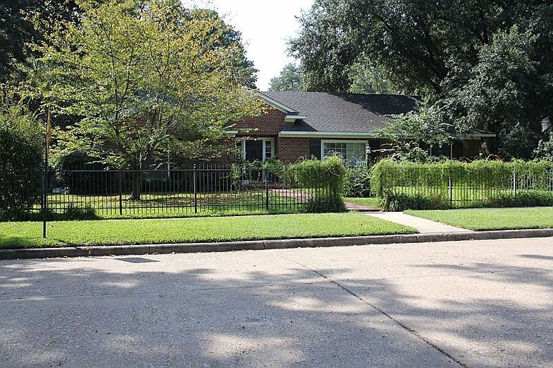1st image of 457 Linden St