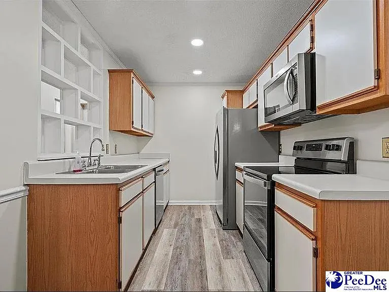 701 Coventry Ln — Photo 6