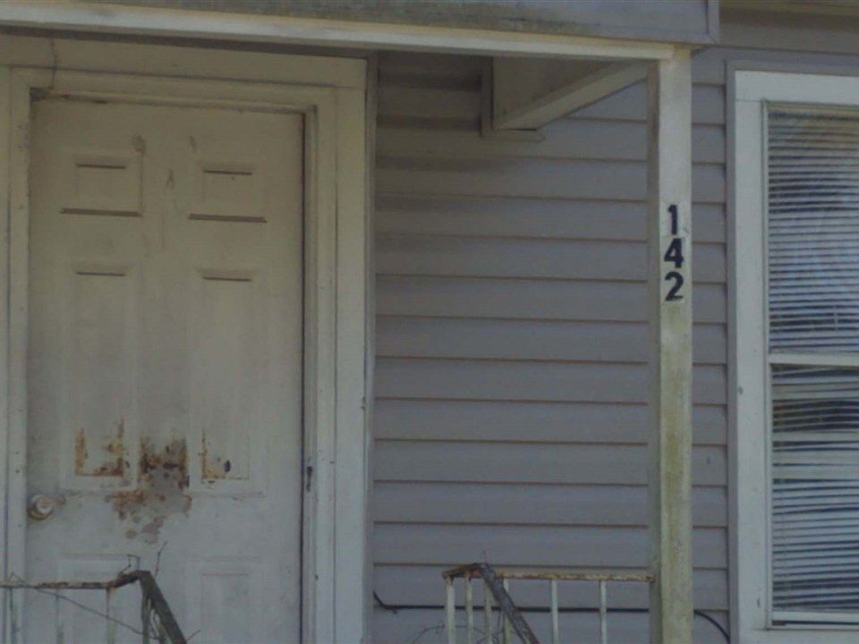 2nd image of 142 Taylor St