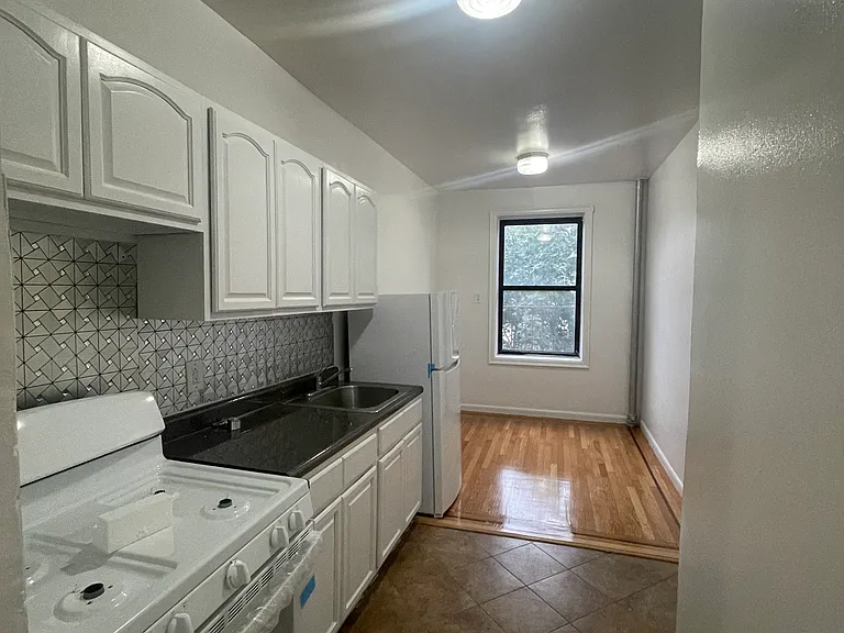 3341 Reservoir Oval W — Photo 5