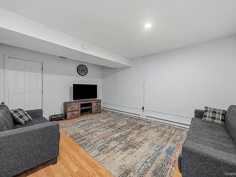 35 Helene Rd — Photo 19