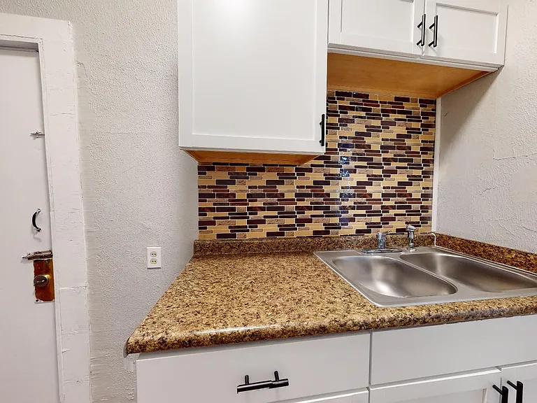 3344 Seymour Ave — Photo 4
