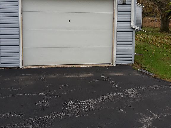5th image of 3744 Lakepointe Dr
