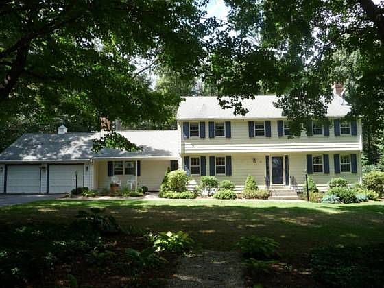 1st image of 19 Highwood Dr