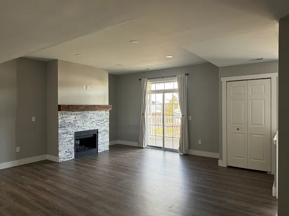 5609 Acorn Ln, Sterling Heights, MI 48314