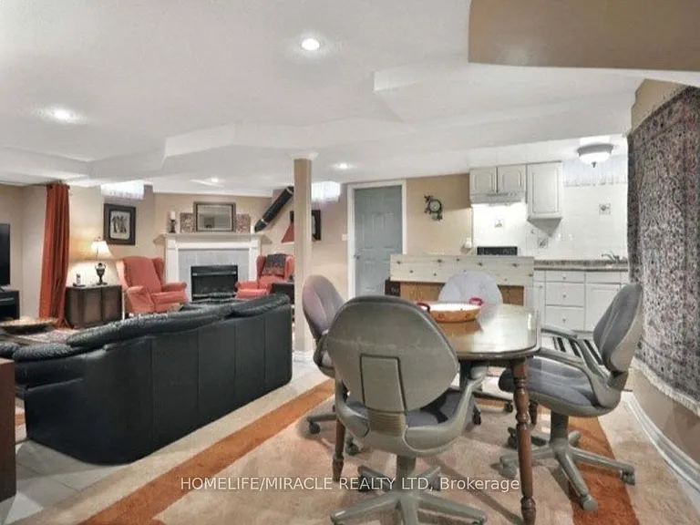 2999 Valcourt Cres — Photo 4