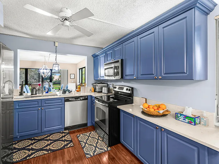 5687 Fairway Park Dr — Photo 14