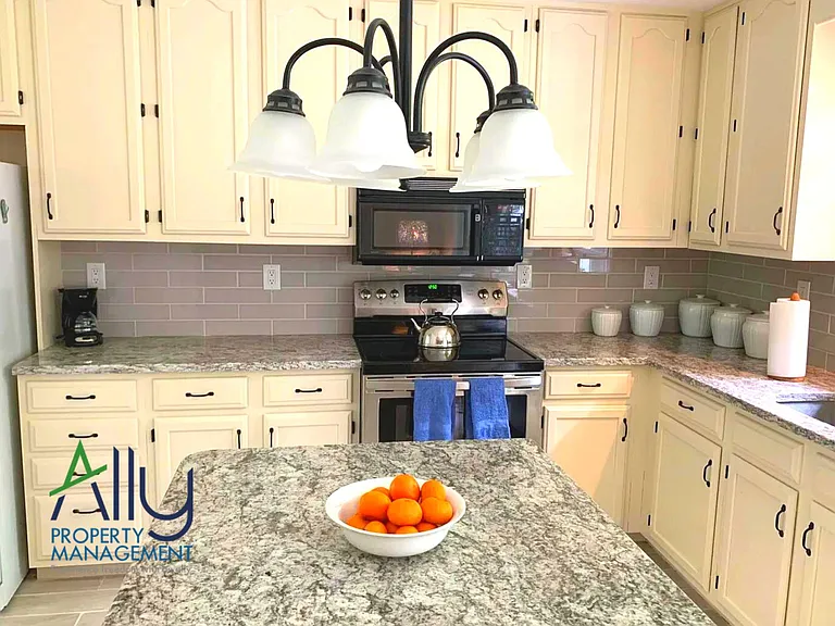 1236 Raintree Dr — Photo 6
