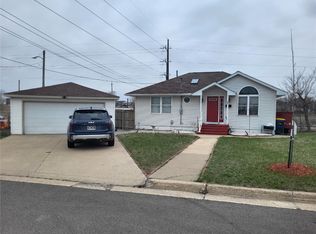 308 3rd Ave, Hiawatha, IA 52233