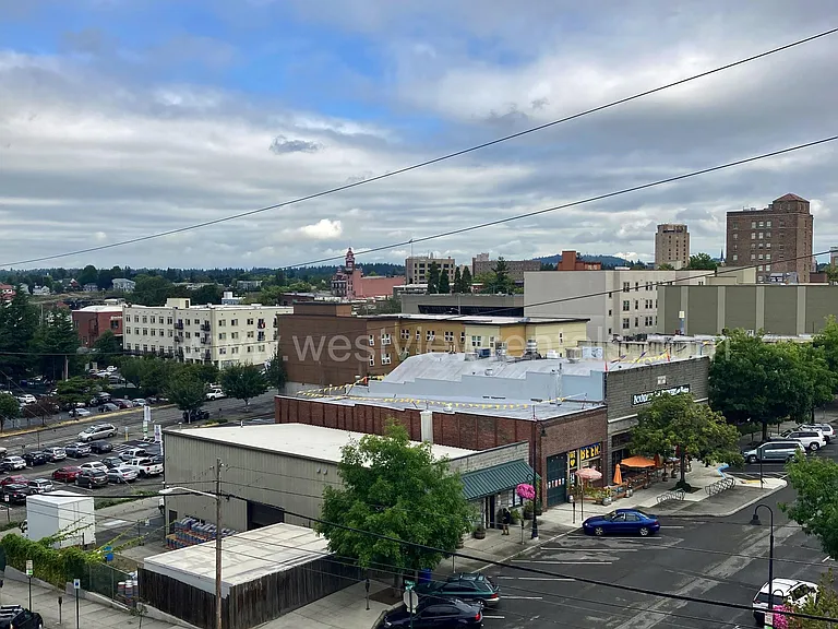 200 E Maple St — Photo 149