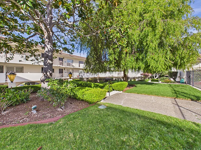 500 Glenwood Cir #233 — Photo 14