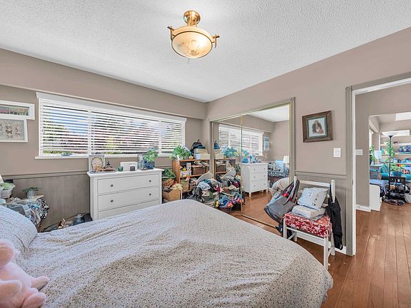2nd image of 959 Caithness Cres