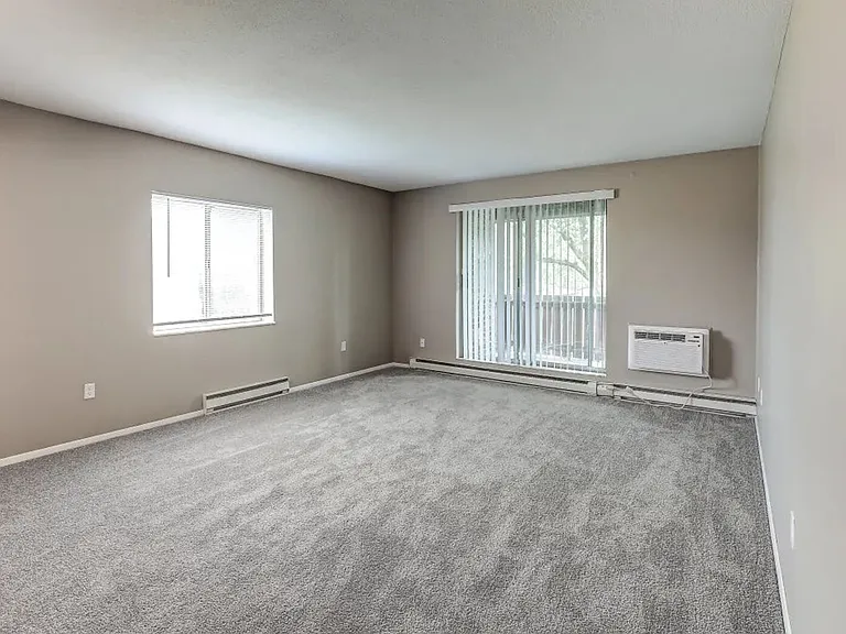Riviera Apartments — Photo 7