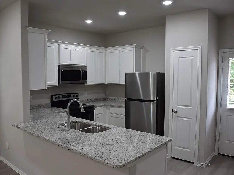 8911 FM 1560 N — Photo 29