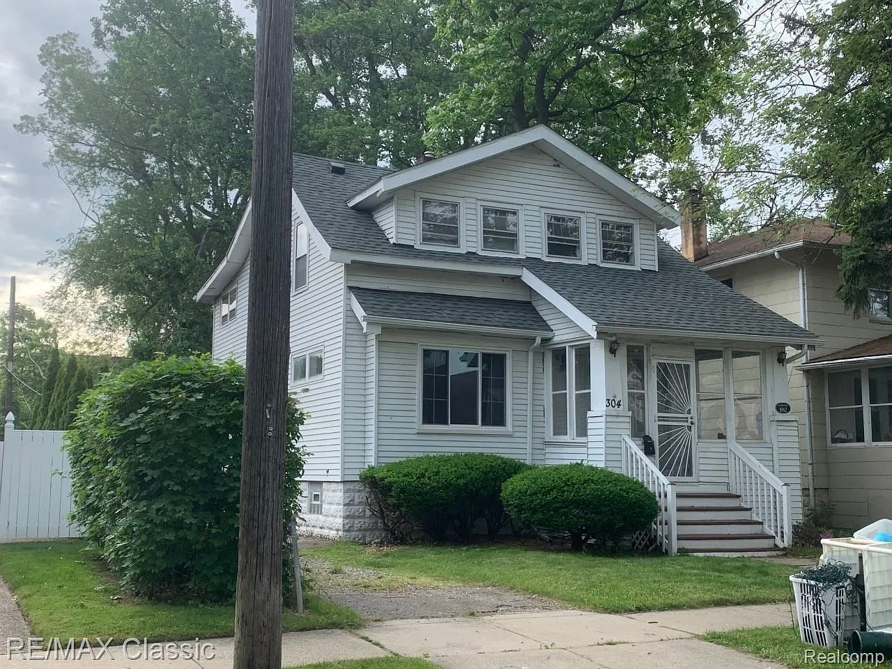 304 Baker St photo 1