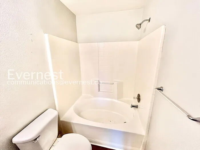 230 Creek Cove Dr — Photo 11