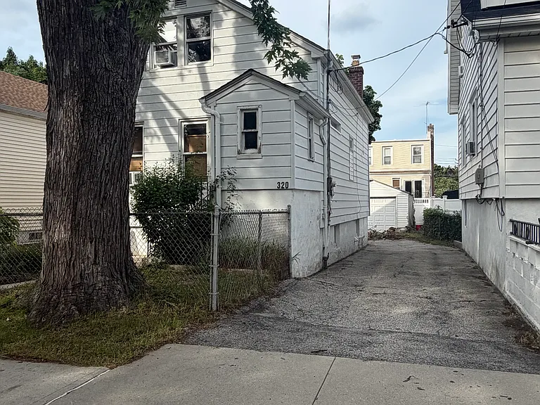 Brinsmade Ave — Photo 9