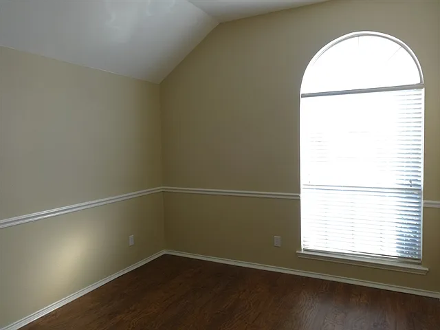 1220 Ridgeway Dr — Photo 6