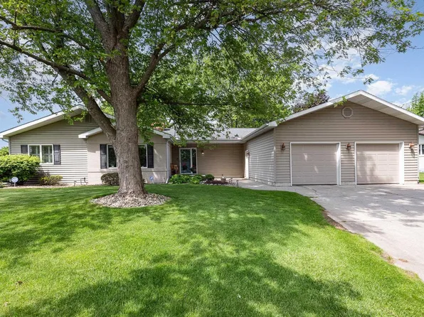 431 Fairlane Dr, Alma, MI 48801