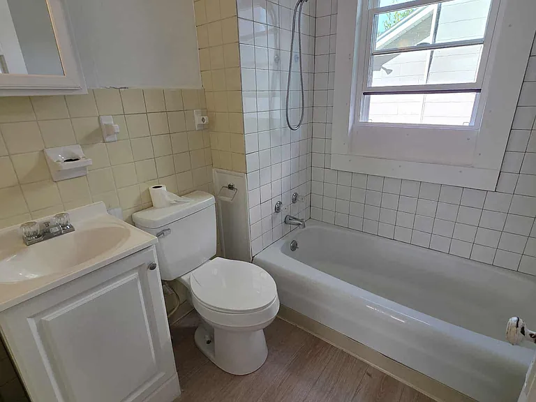 615-617 E 29th St #1 — Photo 5
