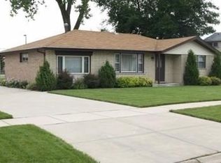 8627 Parkside Ave, Burbank, IL 60459