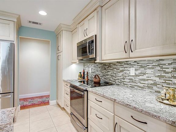 4th image of 265 Woodridge Cir