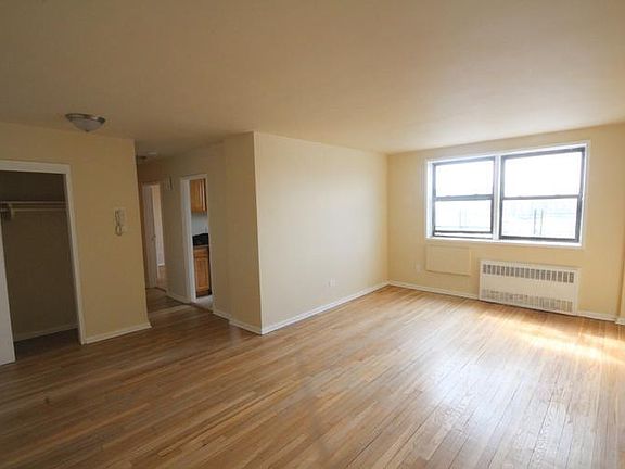 Living Room/Dining Area