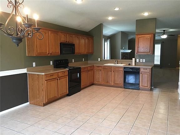 4th image of 9913 Carter Dr