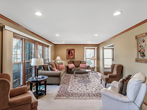 4th image of 1531 Crowfoot Cir N