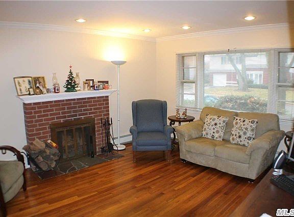 4th image of 124 Gates Ave