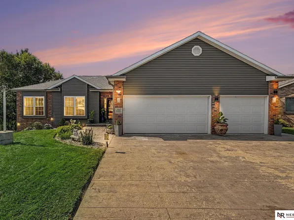 2557 SW Soukup Cir, Lincoln, NE 68522